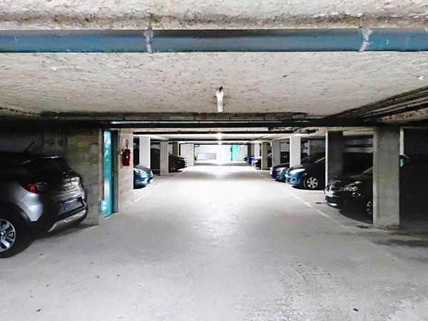 Dans un environnement verdoyant, proche toutes commodités: