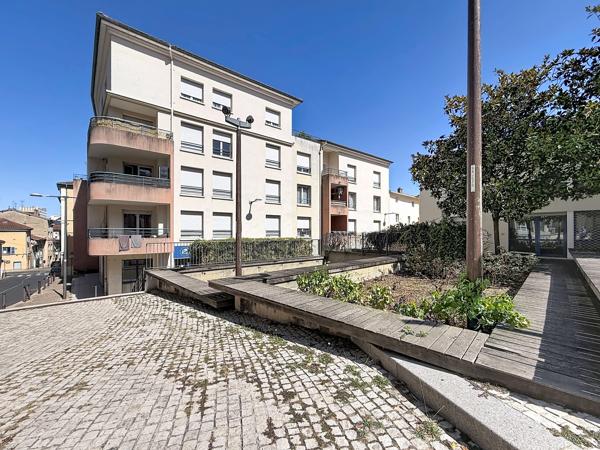 T3 CAVE ET PARKING COUVERT, CENTRE VILLE.