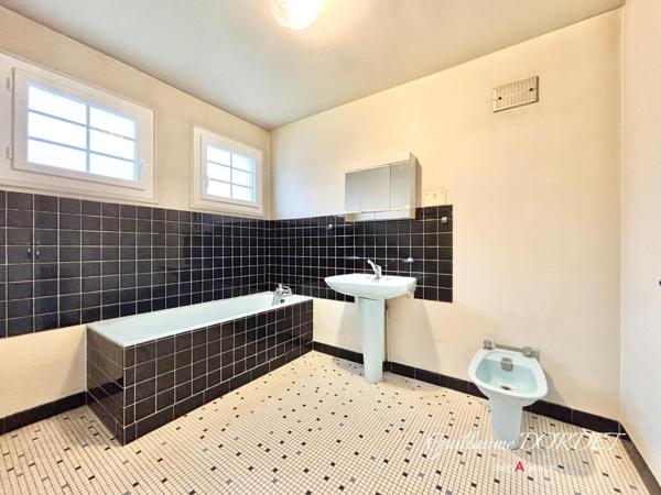 Maison à ARQUES-LA-BATAILLE, 76880 - 5 pièces 150m²