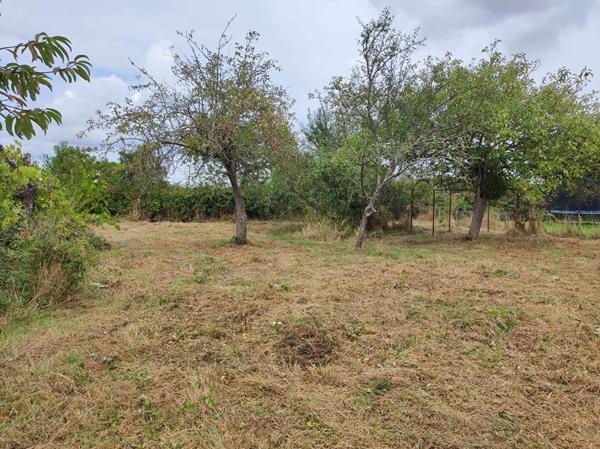 Terrain constructible sur St Sauveur de 1686 m2, libre de constructeur