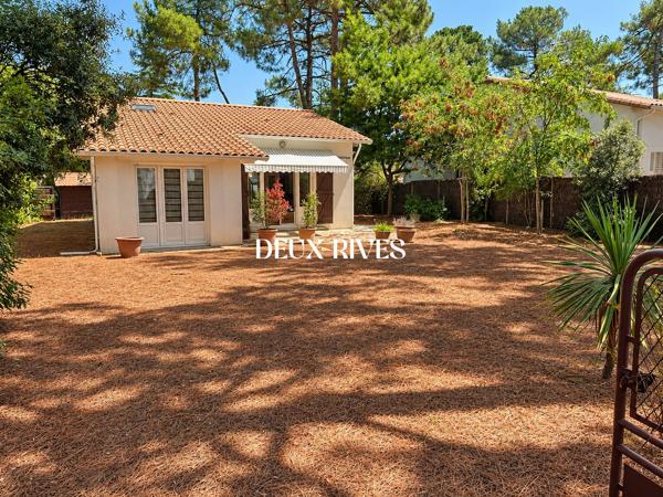 Au cœur des pins, à 250 m de la plage : une maison de vacances au beau potentiel