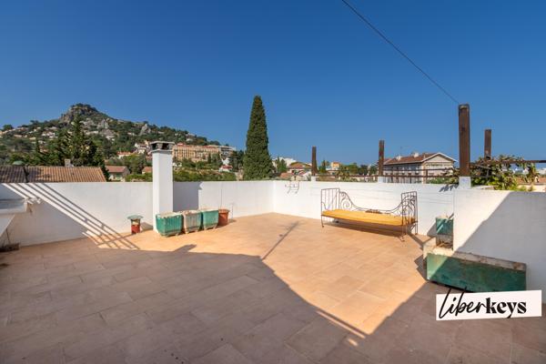 Appartement duplex à l'esprit maison avec terrasse de 40 m² et studio indépendant – Hyères Godillot