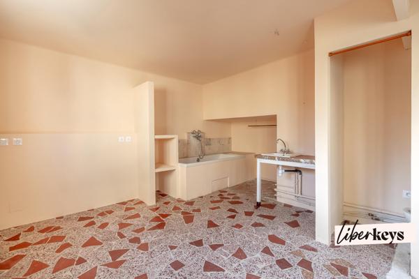 Appartement duplex à l'esprit maison avec terrasse de 40 m² et studio indépendant – Hyères Godillot