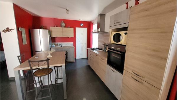 Maison: 100 m² hab, 3 ch, bureau, salle d’eau, garage, atelier / 721m²