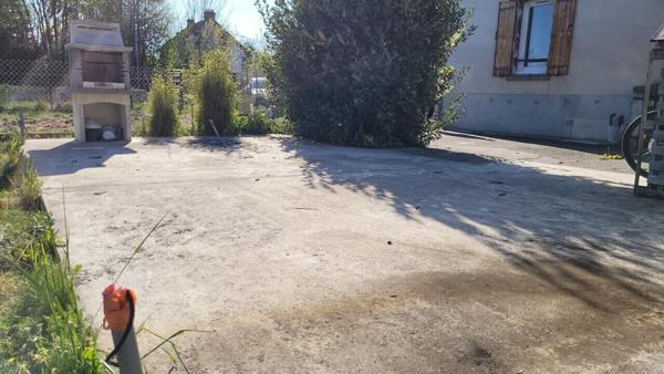 Maison: 100 m² hab, 3 ch, bureau, salle d’eau, garage, atelier / 721m²