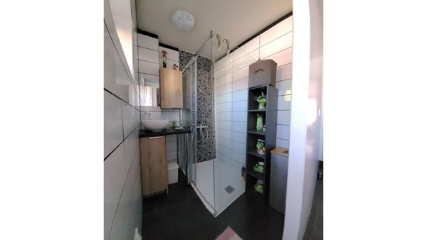 Maison: 100 m² hab, 3 ch, bureau, salle d’eau, garage, atelier / 721m²