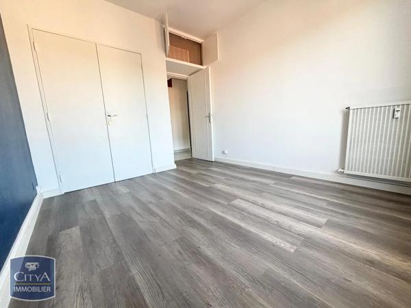 Appartement à louer 3 pièces 65.99m² Nîmes (30000)