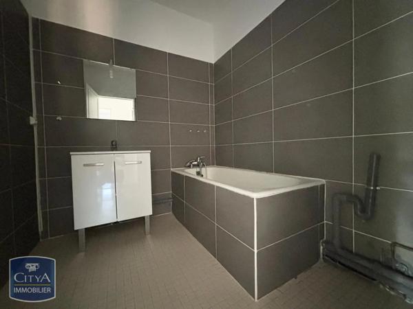 Appartement à louer 3 pièces 65.99m² Nîmes (30000)