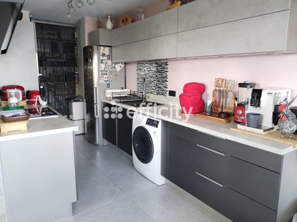 Appartement
         4 pièces
        - 92 m² Exclusivité 356 000 € *