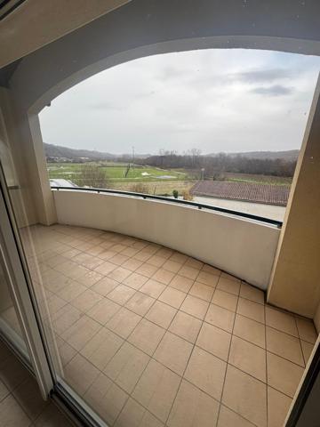 T3 dernier etage avec ascenseur centre Ustaritz et 2places de parking couvertes