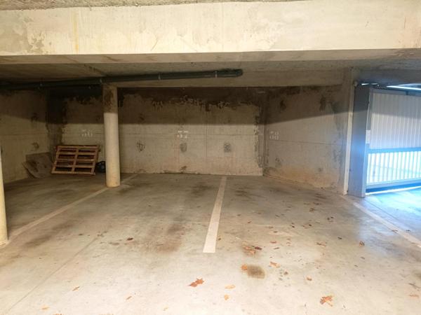 T3 dernier etage avec ascenseur centre Ustaritz et 2places de parking couvertes