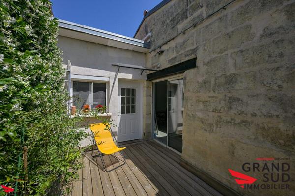 Echoppe proche tram avec terrasse