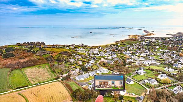 Maison neuve de plain-pied à 500 m de la plage de Pors Rand à Pleubian, double séjour lumineux et grande ouverture sur terrasse