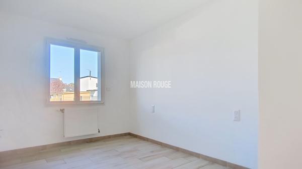 Maison neuve de plain-pied à 500 m de la plage de Pors Rand à Pleubian, double séjour lumineux et grande ouverture sur terrasse