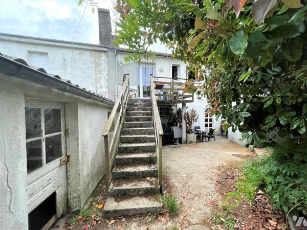 A Clohars-Carnoët bourg (Finistère Sud), appartement T5 au 1er étage ans d'une petite coproprié...