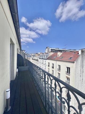 Magnifique Studio + Terrasse  en dernier étage à Charonne