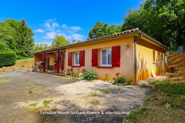 Maison rénovée de plain-pied avec jardin au calme