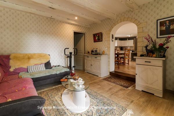 Maison rénovée de plain-pied avec jardin au calme