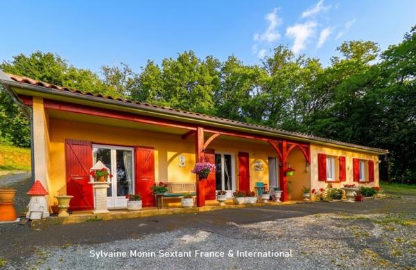 Maison rénovée de plain-pied avec jardin au calme