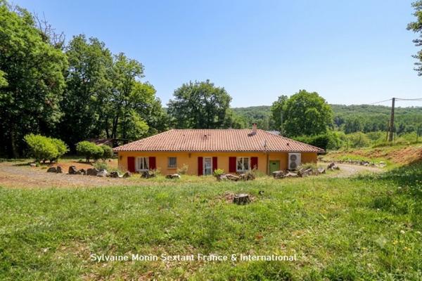 Maison rénovée de plain-pied avec jardin au calme