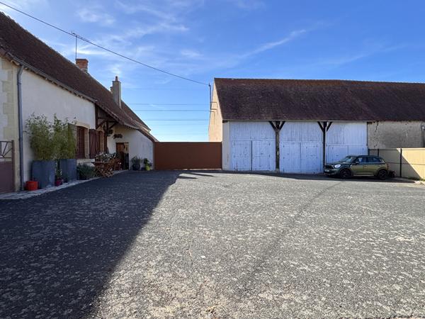 MAISON A CHAMBRES A VENDRE - proche CHABRIS