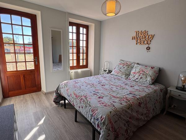 MAISON A CHAMBRES A VENDRE - proche CHABRIS