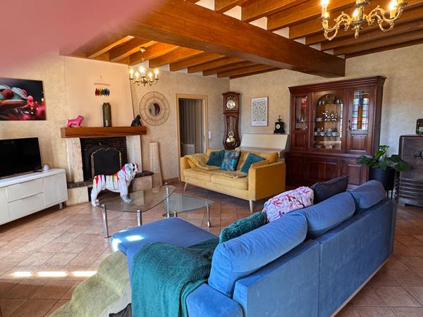MAISON A CHAMBRES A VENDRE - proche CHABRIS