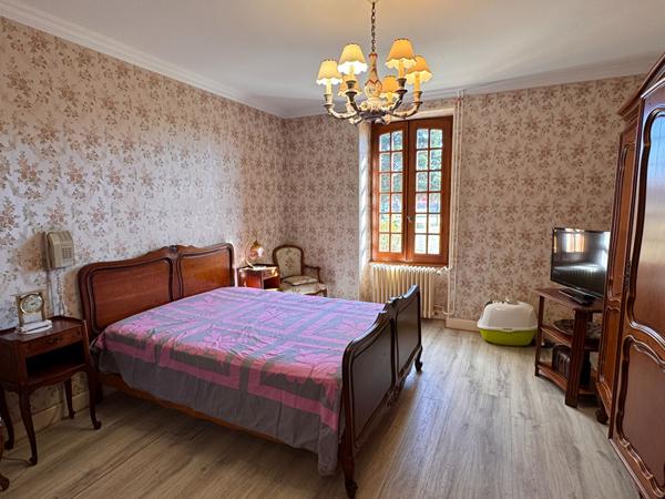 MAISON A CHAMBRES A VENDRE - proche CHABRIS