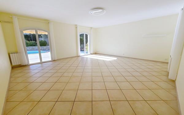 Maison à vendre    5 pièces •  Saint-Raphaël