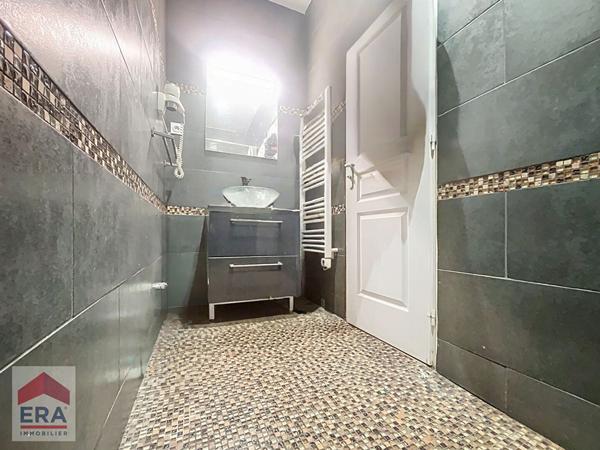 A VENDRE MARSEILLE 13002 REPUBLIQUE JOLIETTE LOCAL COMMERCIAL T2