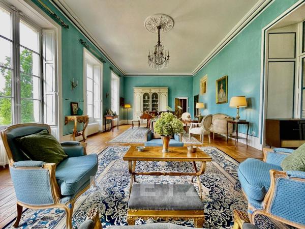 Sud Sologne Château du XIXe avec dépendances parc rivière forêt 40ha