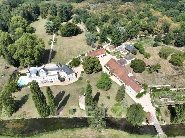 Sud Sologne Château du XIXe avec dépendances parc rivière forêt 40ha