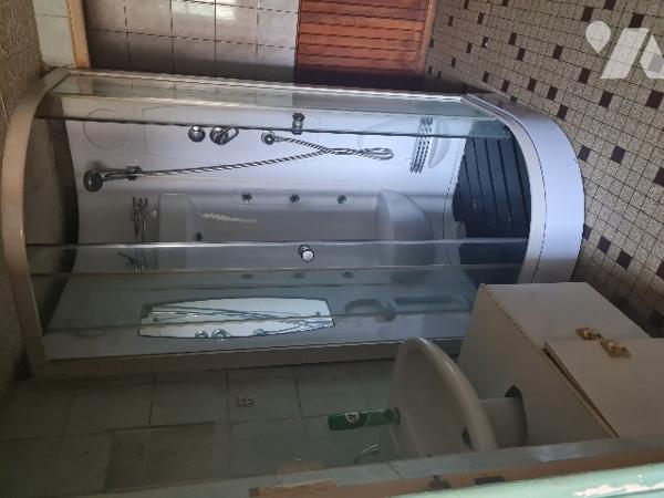 Maison de village à renover de 187 m2 habitable, deux granges et terrain de 2086 m2.