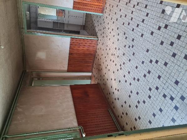 Maison de village à renover de 187 m2 habitable, deux granges et terrain de 2086 m2.