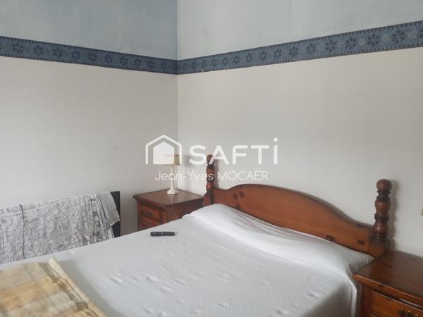 PLEYBEN (29190), Plein Centre Bourg