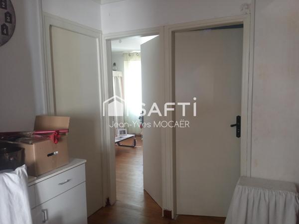 PLEYBEN (29190), Plein Centre Bourg