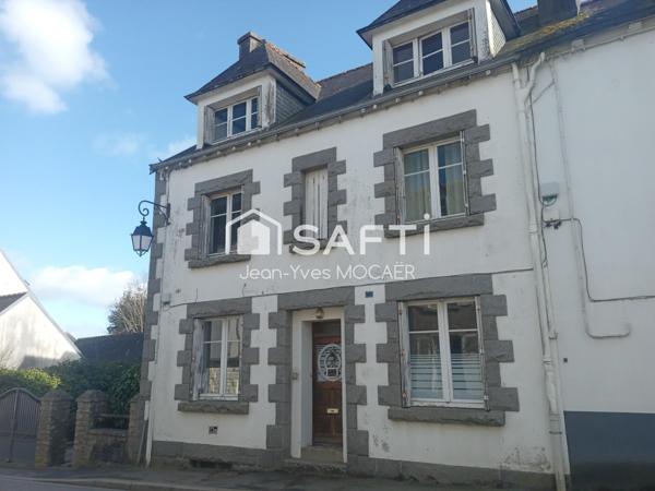 PLEYBEN (29190), Plein Centre Bourg