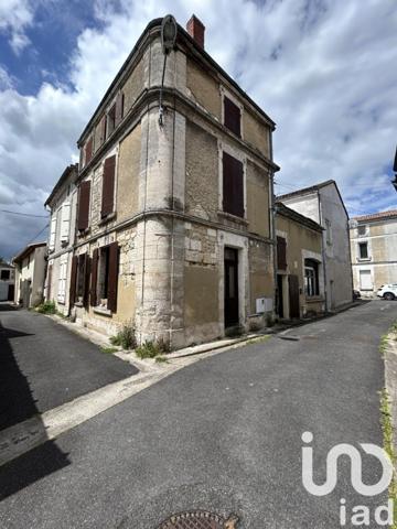 Maison de ville 8 pièces de 170 m² à Ruelle-sur-Touvre (16600)