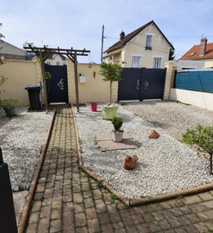 Maison à PERSAN, 95340 - 5 pièces 81m²