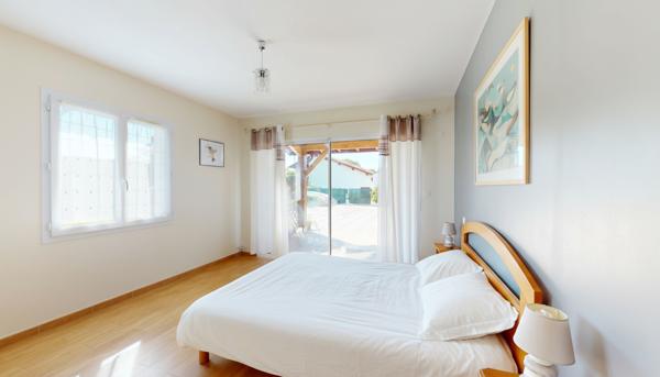 Maison familiale avec piscine et sous-sol - JATXOU