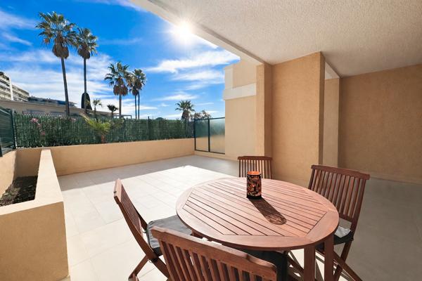 Le Cannet (06110) Magnifique 4 pièces en rez-de-jardin, double garage et cave, résidence de standing avec piscine.