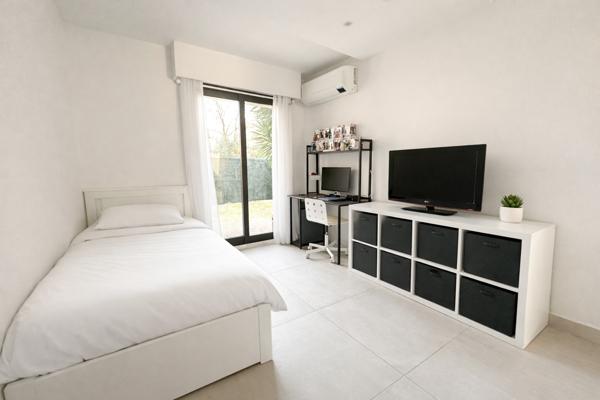 Le Cannet (06110) Magnifique 4 pièces en rez-de-jardin, double garage et cave, résidence de standing avec piscine.