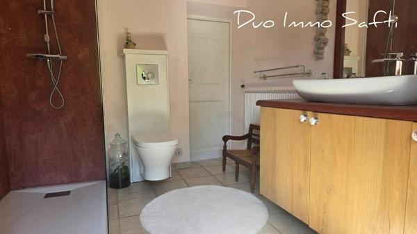 Maison de 112m² + 316m² d'annexes sur 2 hectares de terrain