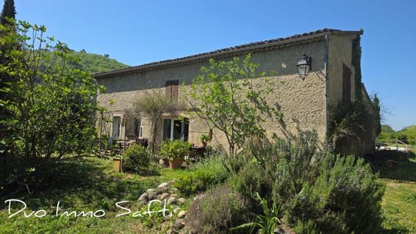 Maison de 112m² + 316m² d'annexes sur 2 hectares de terrain