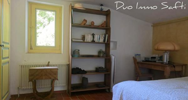 Maison de 112m² + 316m² d'annexes sur 2 hectares de terrain