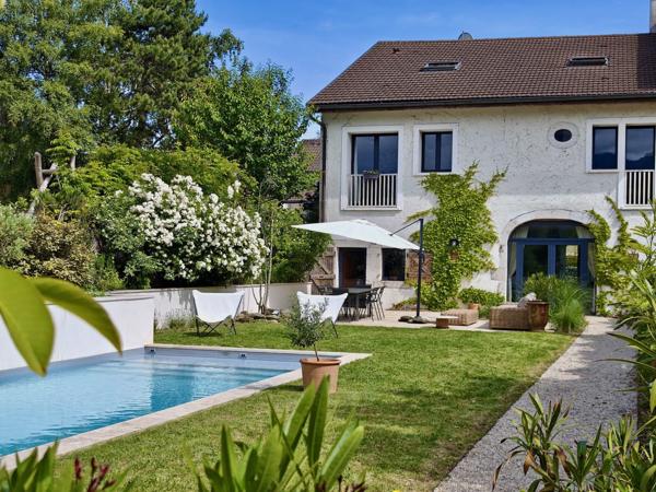 Maison de charme de plus de 320 m2 - 5 chambres, piscine et commodités