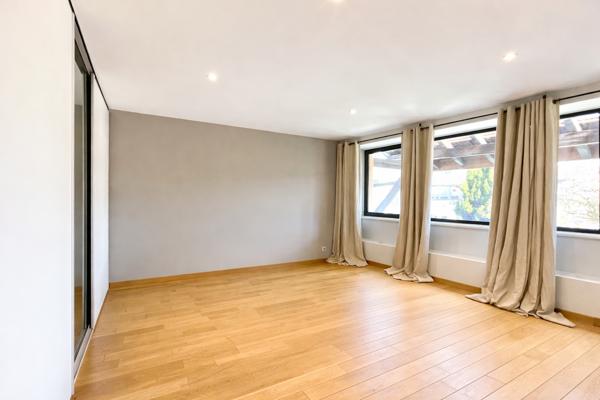 Maison de charme de plus de 320 m2 - 5 chambres, piscine et commodités
