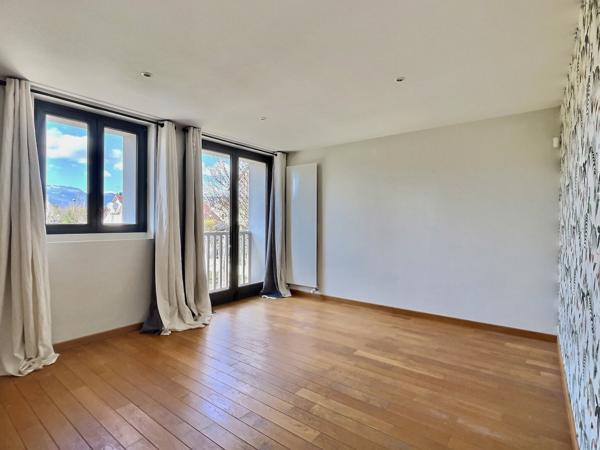 Maison de charme de plus de 320 m2 - 5 chambres, piscine et commodités