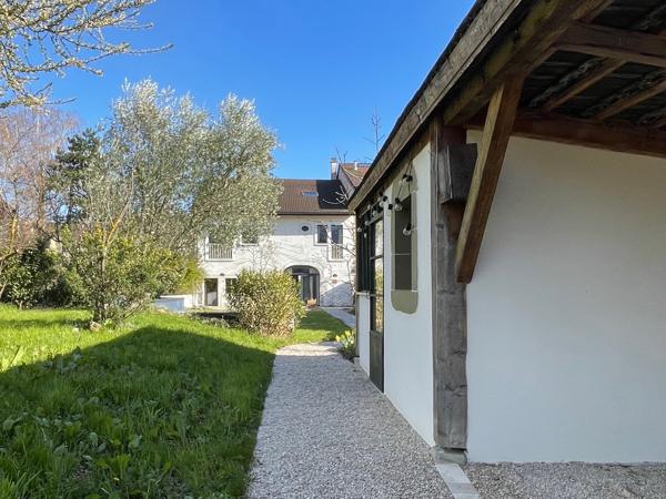 Maison de charme de plus de 320 m2 - 5 chambres, piscine et commodités