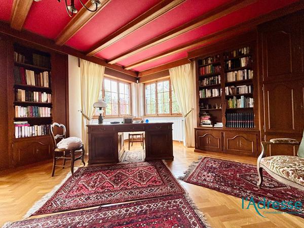 Maison 6 pièces 215 m² sur 11.09 ares